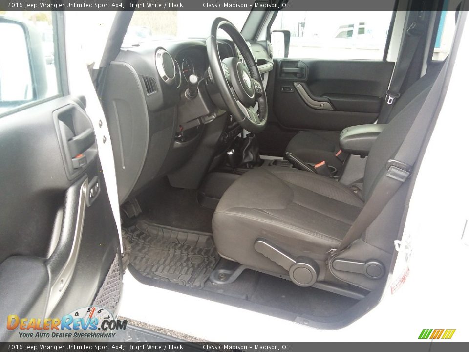 2016 Jeep Wrangler Unlimited Sport 4x4 Bright White / Black Photo #9