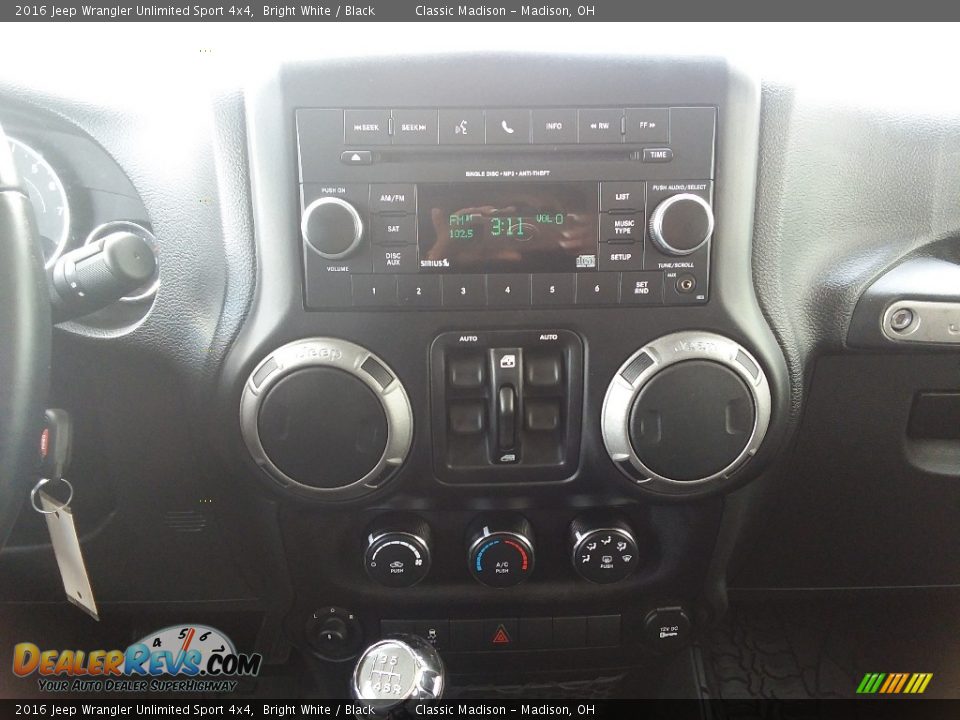 2016 Jeep Wrangler Unlimited Sport 4x4 Bright White / Black Photo #12