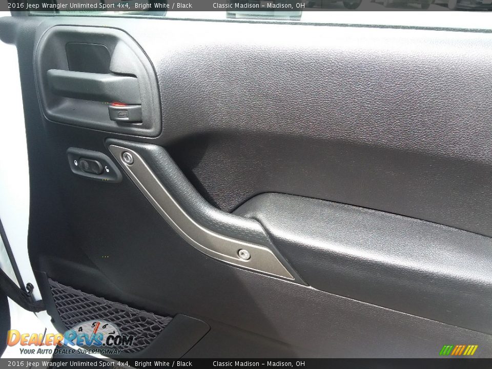 2016 Jeep Wrangler Unlimited Sport 4x4 Bright White / Black Photo #17