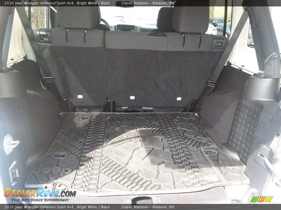 2016 Jeep Wrangler Unlimited Sport 4x4 Bright White / Black Photo #20