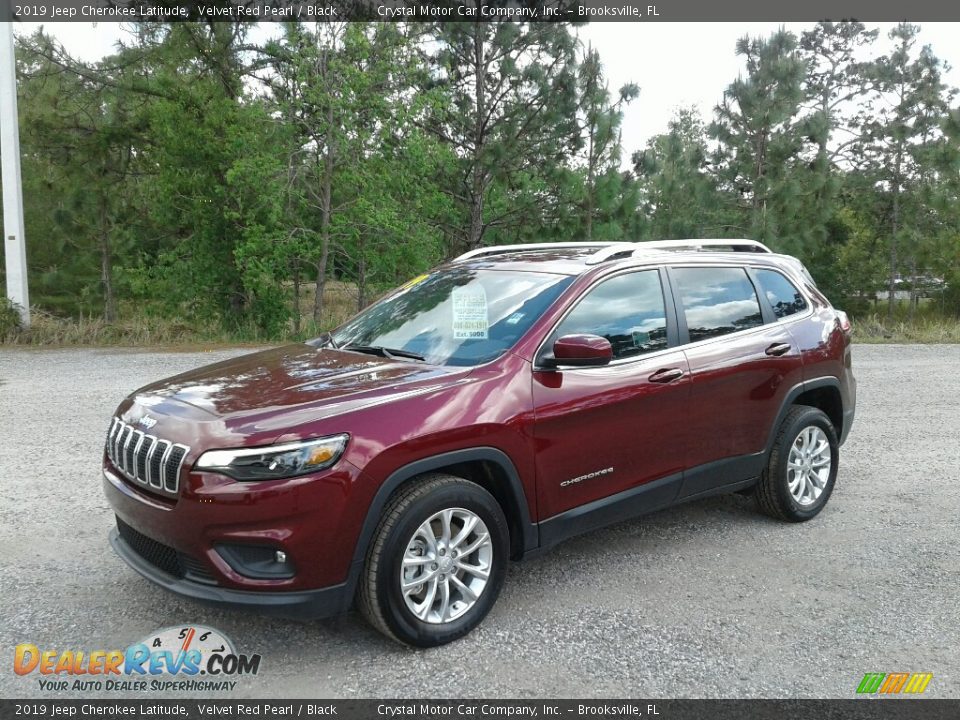 Front 3/4 View of 2019 Jeep Cherokee Latitude Photo #1