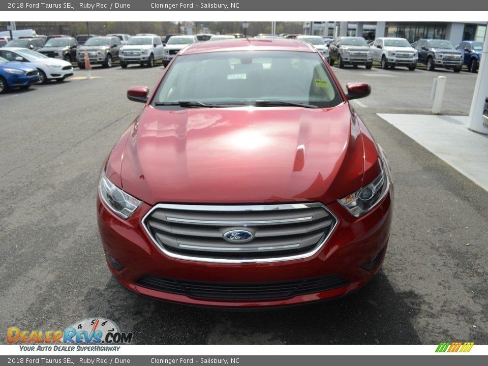 2018 Ford Taurus SEL Ruby Red / Dune Photo #4