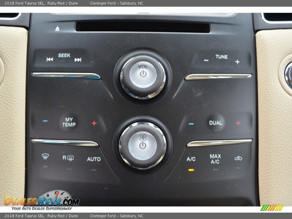 Controls of 2018 Ford Taurus SEL Photo #14