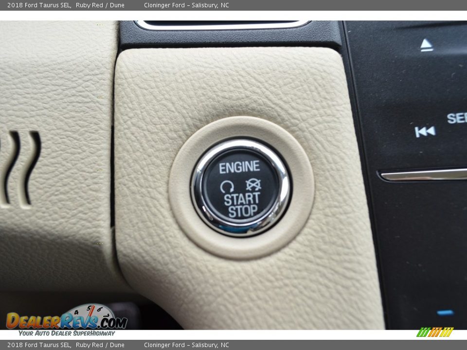Controls of 2018 Ford Taurus SEL Photo #19