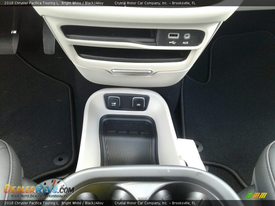 2018 Chrysler Pacifica Touring L Bright White / Black/Alloy Photo #16