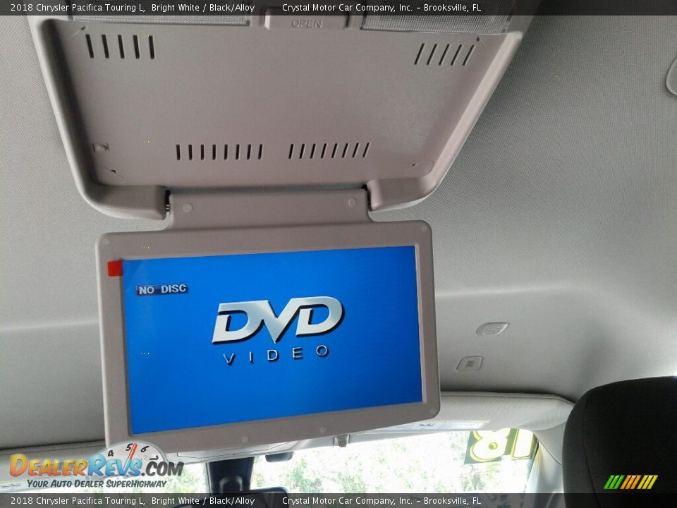 2018 Chrysler Pacifica Touring L Bright White / Black/Alloy Photo #17