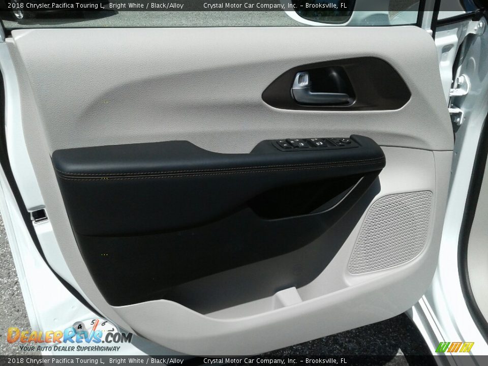 2018 Chrysler Pacifica Touring L Bright White / Black/Alloy Photo #18