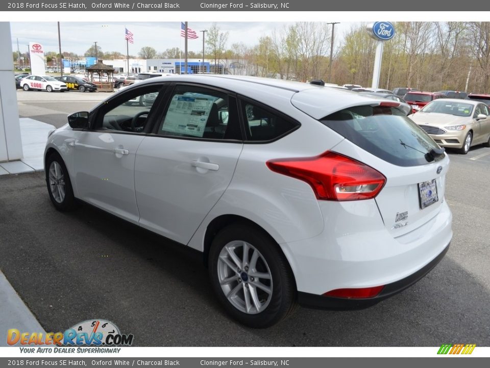 2018 Ford Focus SE Hatch Oxford White / Charcoal Black Photo #17