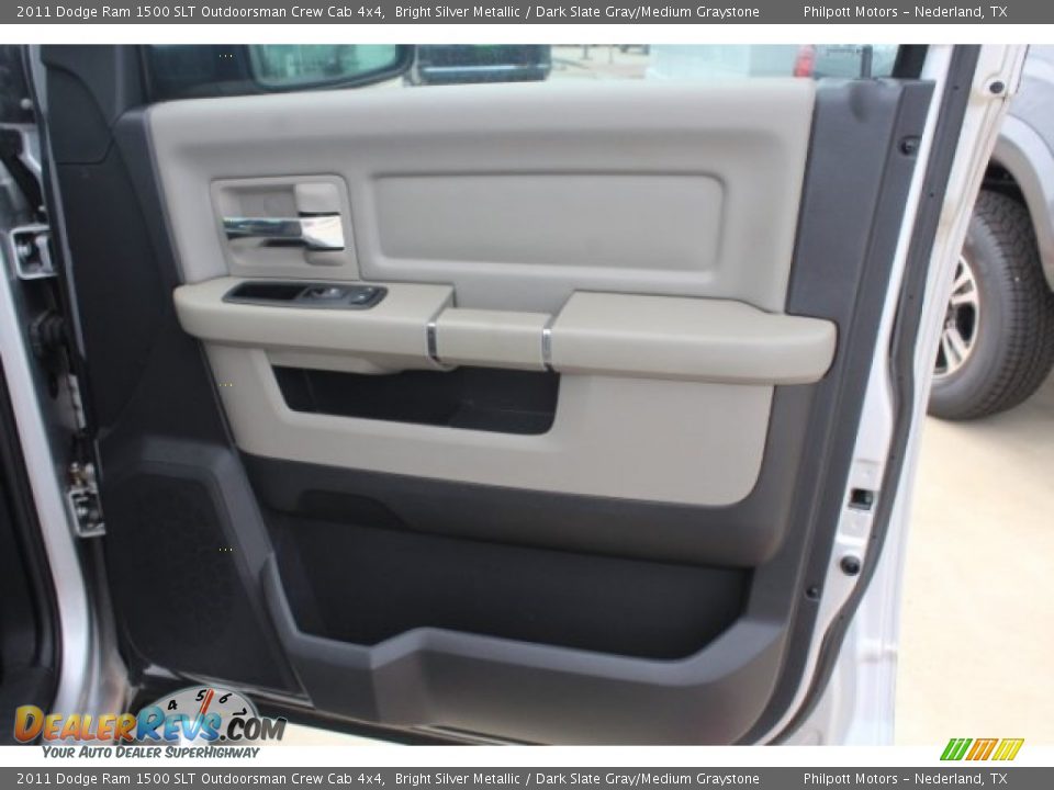 2011 Dodge Ram 1500 SLT Outdoorsman Crew Cab 4x4 Bright Silver Metallic / Dark Slate Gray/Medium Graystone Photo #28