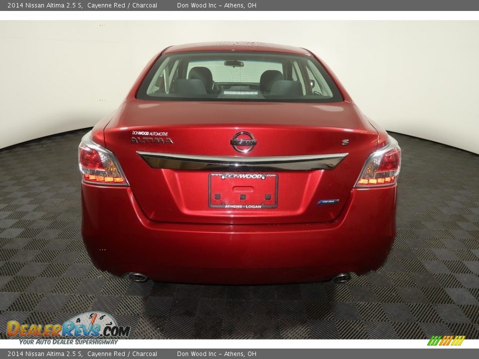 2014 Nissan Altima 2.5 S Cayenne Red / Charcoal Photo #12