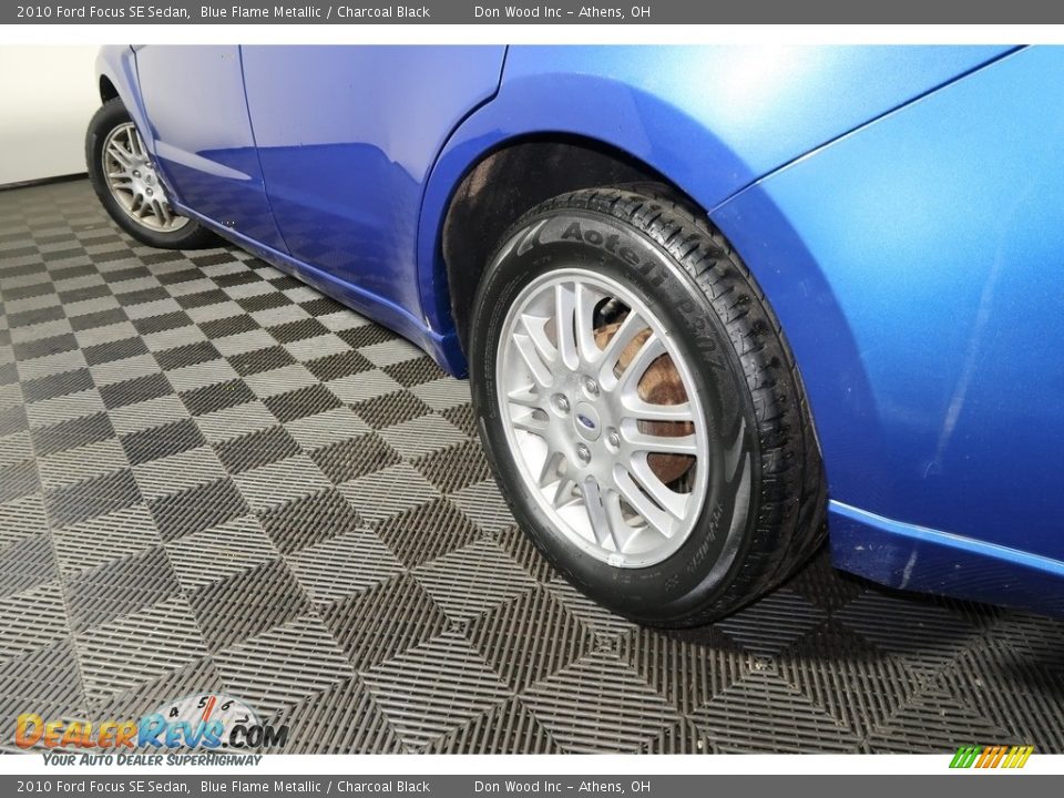 2010 Ford Focus SE Sedan Blue Flame Metallic / Charcoal Black Photo #19