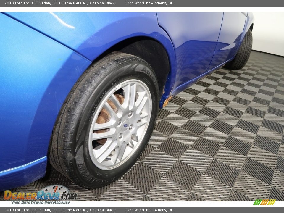 2010 Ford Focus SE Sedan Blue Flame Metallic / Charcoal Black Photo #20
