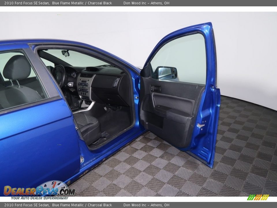 2010 Ford Focus SE Sedan Blue Flame Metallic / Charcoal Black Photo #27