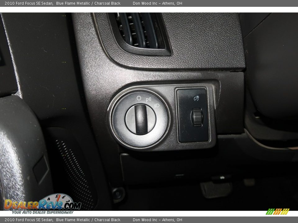 2010 Ford Focus SE Sedan Blue Flame Metallic / Charcoal Black Photo #30