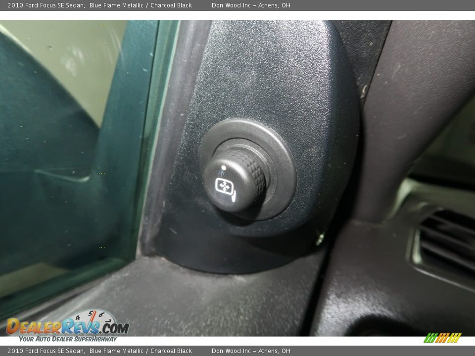 2010 Ford Focus SE Sedan Blue Flame Metallic / Charcoal Black Photo #31