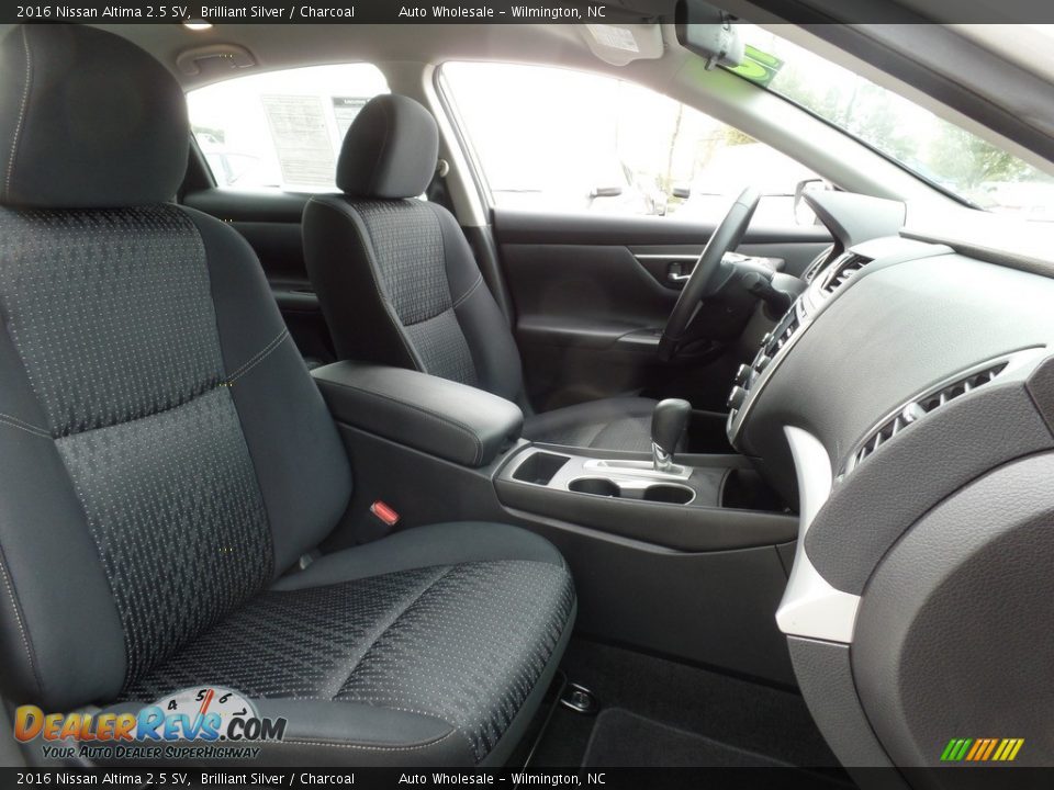 2016 Nissan Altima 2.5 SV Brilliant Silver / Charcoal Photo #12