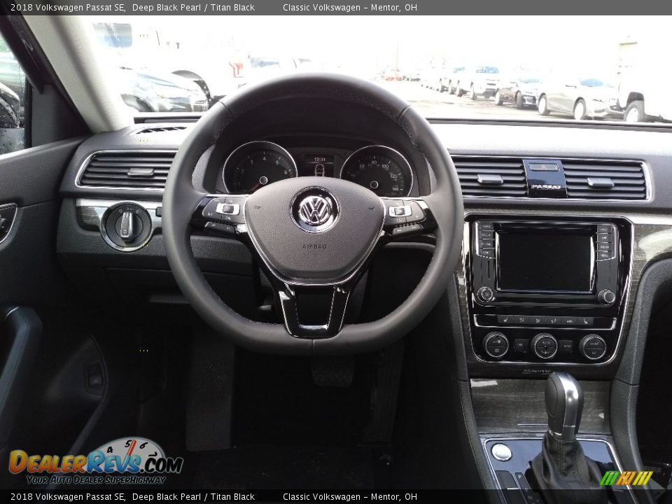 2018 Volkswagen Passat SE Deep Black Pearl / Titan Black Photo #4