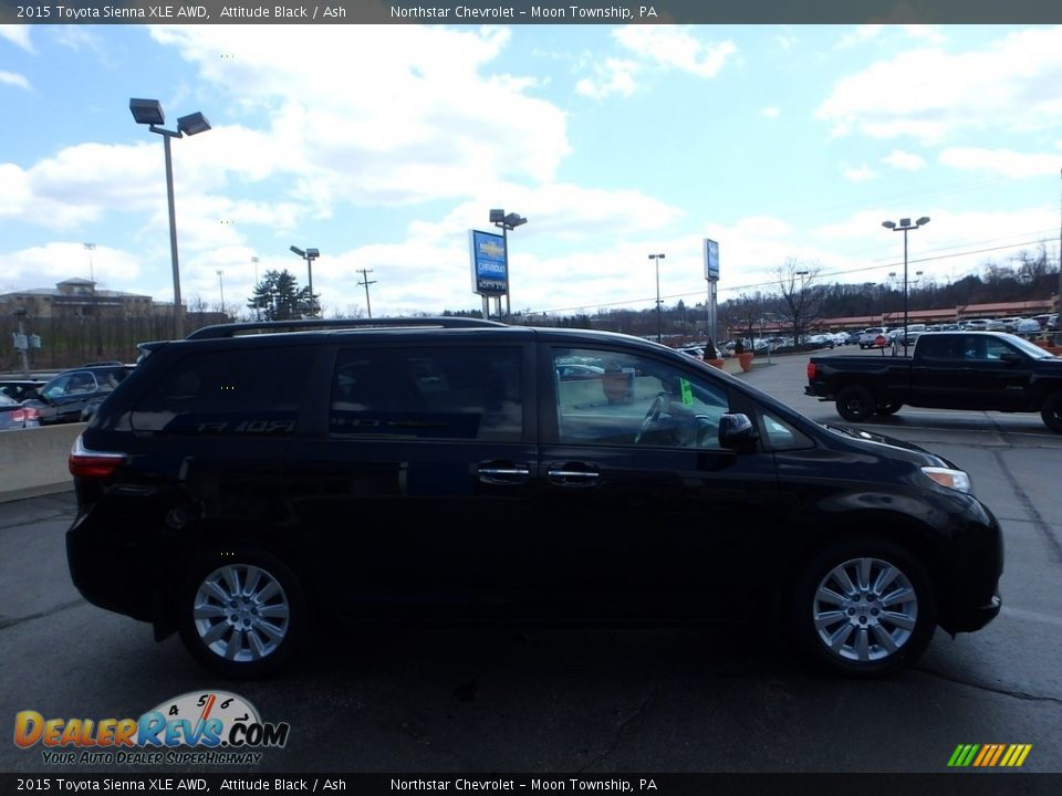 2015 Toyota Sienna XLE AWD Attitude Black / Ash Photo #10