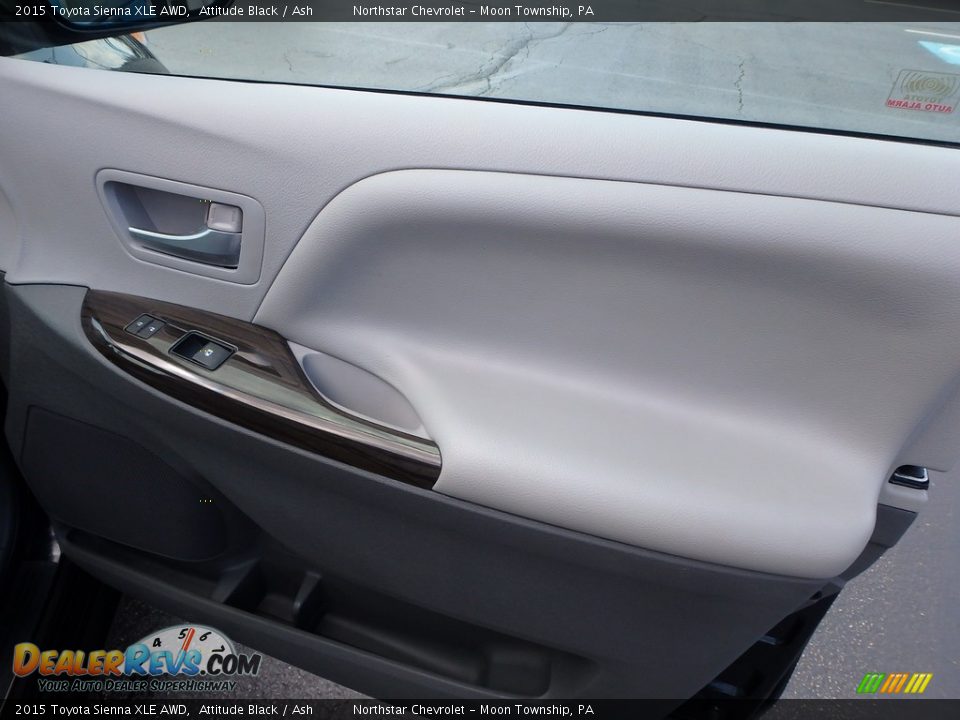 2015 Toyota Sienna XLE AWD Attitude Black / Ash Photo #18
