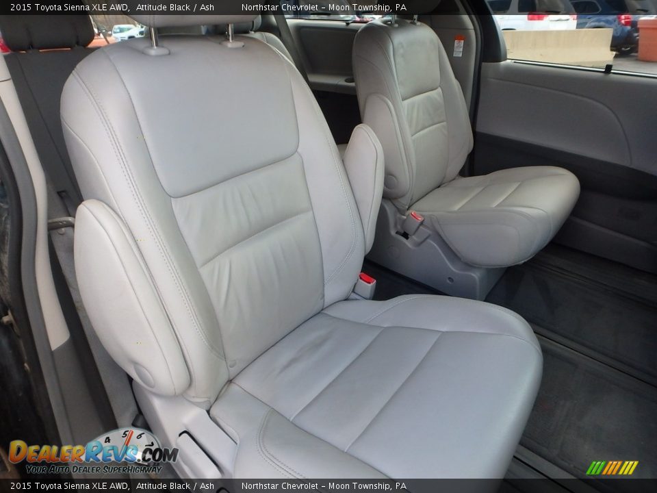 2015 Toyota Sienna XLE AWD Attitude Black / Ash Photo #19