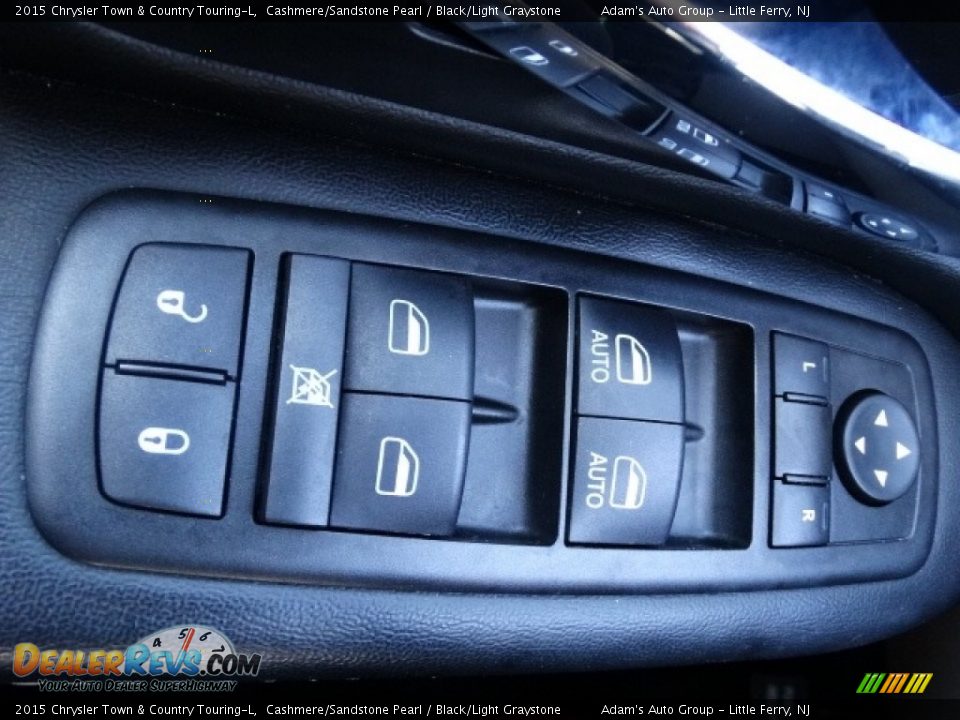 2015 Chrysler Town & Country Touring-L Cashmere/Sandstone Pearl / Black/Light Graystone Photo #9
