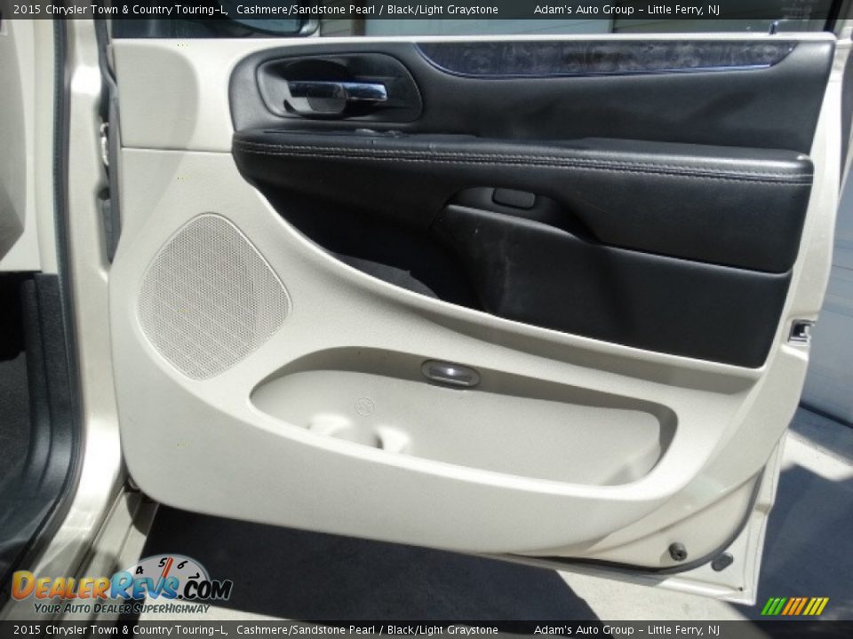 2015 Chrysler Town & Country Touring-L Cashmere/Sandstone Pearl / Black/Light Graystone Photo #19