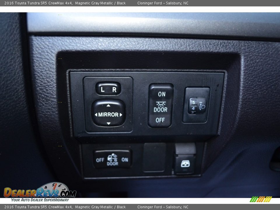 2016 Toyota Tundra SR5 CrewMax 4x4 Magnetic Gray Metallic / Black Photo #23