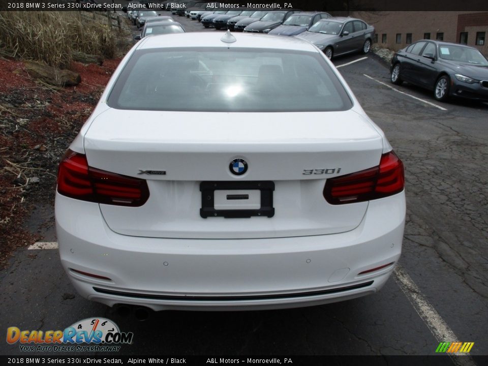 2018 BMW 3 Series 330i xDrive Sedan Alpine White / Black Photo #4