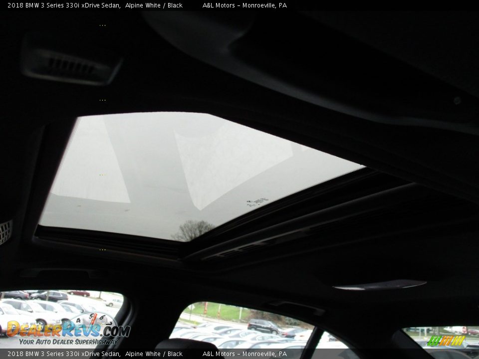 2018 BMW 3 Series 330i xDrive Sedan Alpine White / Black Photo #11