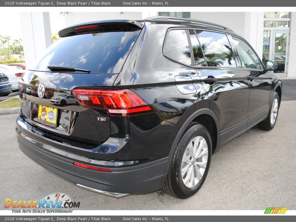 2018 Volkswagen Tiguan S Deep Black Pearl / Titan Black Photo #10