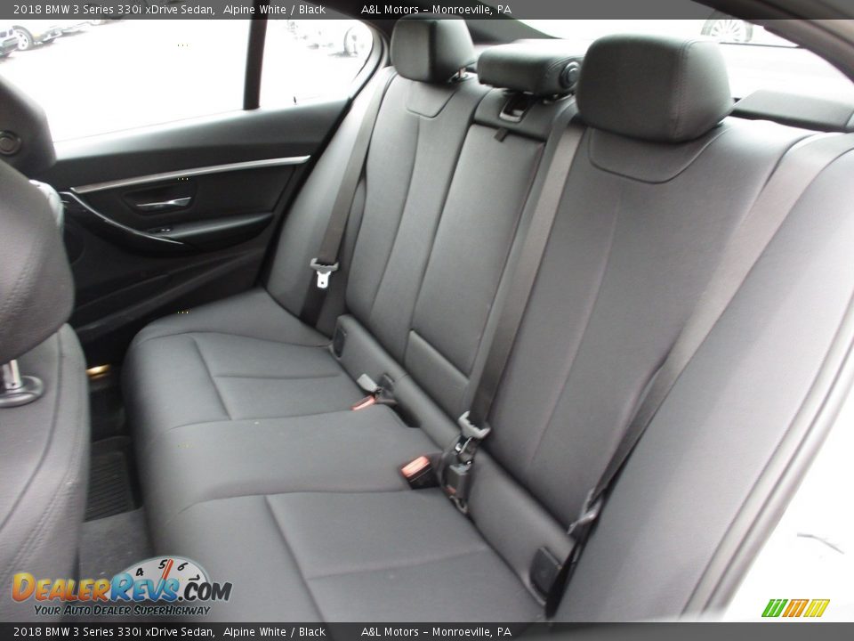 2018 BMW 3 Series 330i xDrive Sedan Alpine White / Black Photo #14