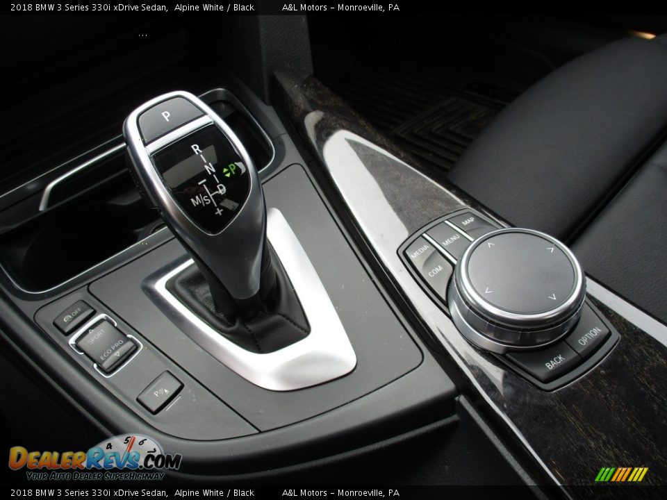 2018 BMW 3 Series 330i xDrive Sedan Alpine White / Black Photo #16