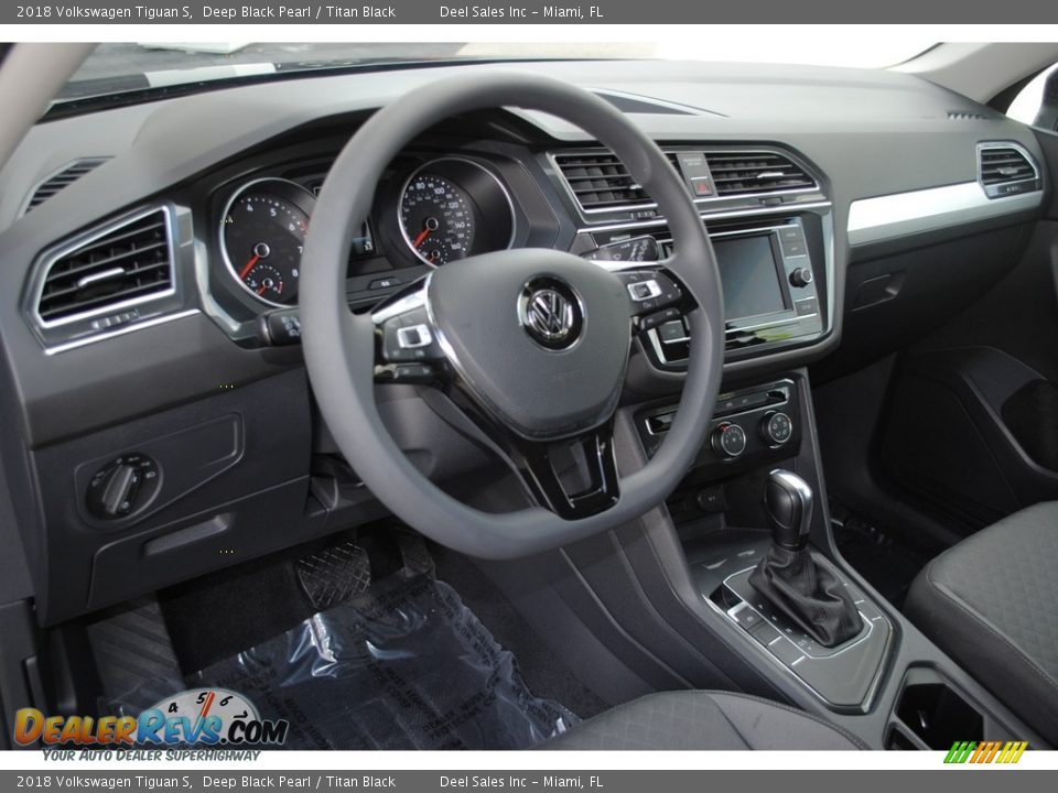 2018 Volkswagen Tiguan S Deep Black Pearl / Titan Black Photo #16