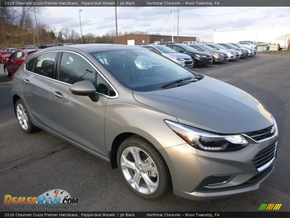 2018 Chevrolet Cruze Premier Hatchback Pepperdust Metallic / Jet Black Photo #7