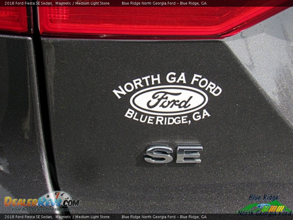 2018 Ford Fiesta SE Sedan Magnetic / Medium Light Stone Photo #34