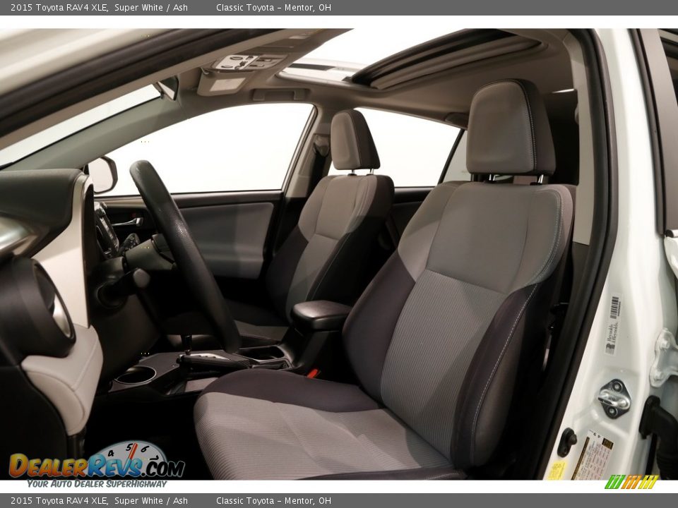2015 Toyota RAV4 XLE Super White / Ash Photo #5
