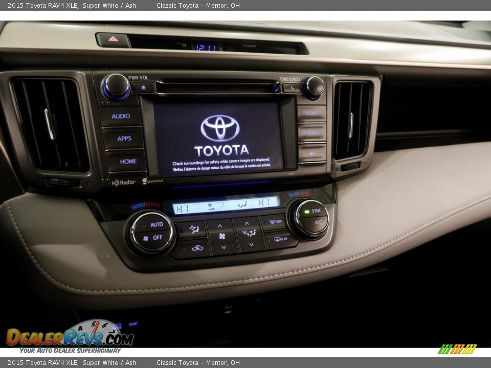 2015 Toyota RAV4 XLE Super White / Ash Photo #8