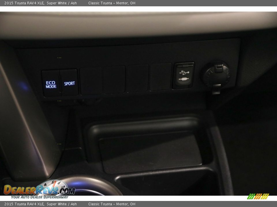 2015 Toyota RAV4 XLE Super White / Ash Photo #11