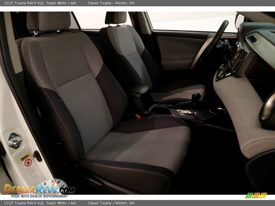 2015 Toyota RAV4 XLE Super White / Ash Photo #13