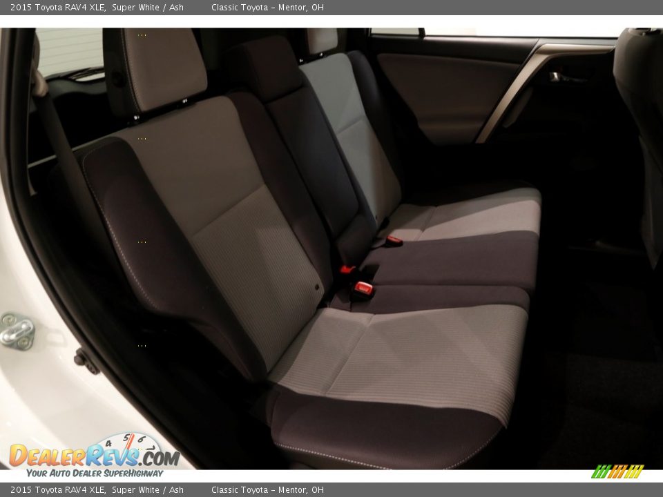 2015 Toyota RAV4 XLE Super White / Ash Photo #14