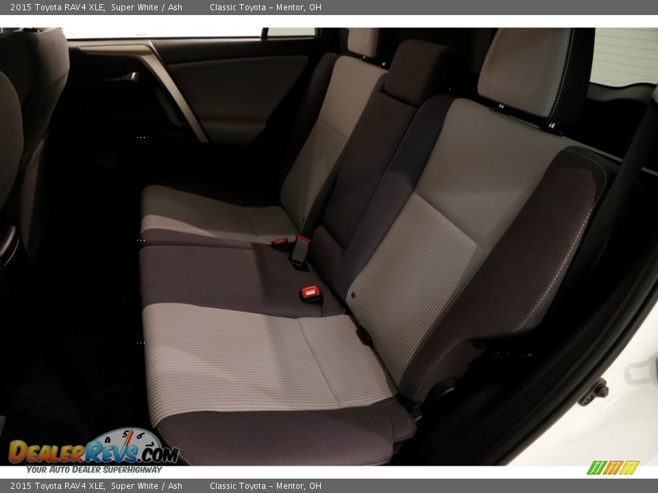 2015 Toyota RAV4 XLE Super White / Ash Photo #15