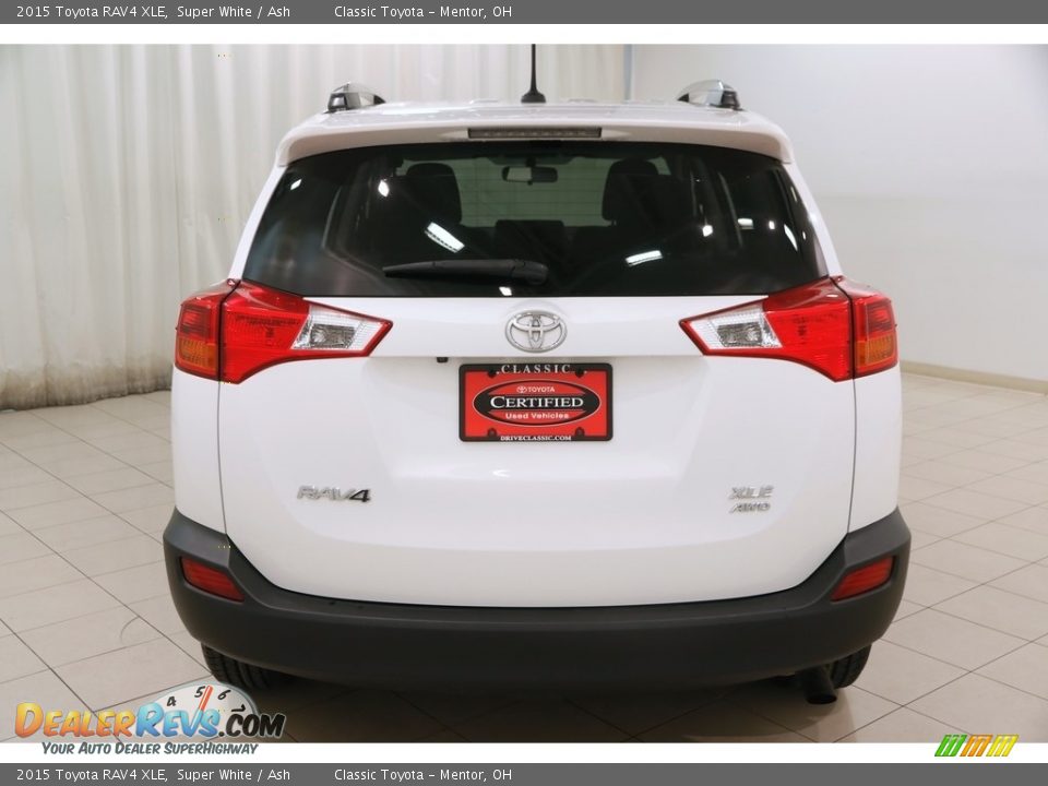 2015 Toyota RAV4 XLE Super White / Ash Photo #16