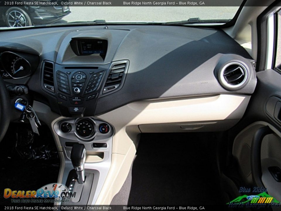 2018 Ford Fiesta SE Hatchback Oxford White / Charcoal Black Photo #17