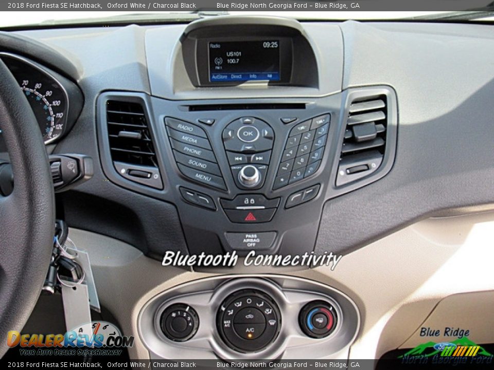 2018 Ford Fiesta SE Hatchback Oxford White / Charcoal Black Photo #19