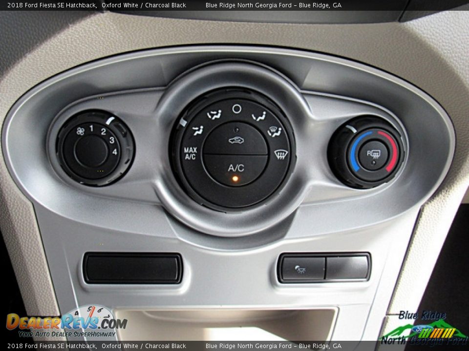 2018 Ford Fiesta SE Hatchback Oxford White / Charcoal Black Photo #22