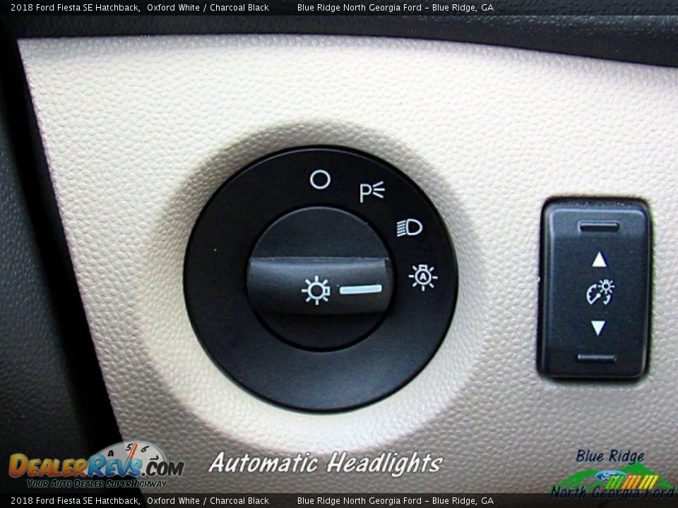 2018 Ford Fiesta SE Hatchback Oxford White / Charcoal Black Photo #23