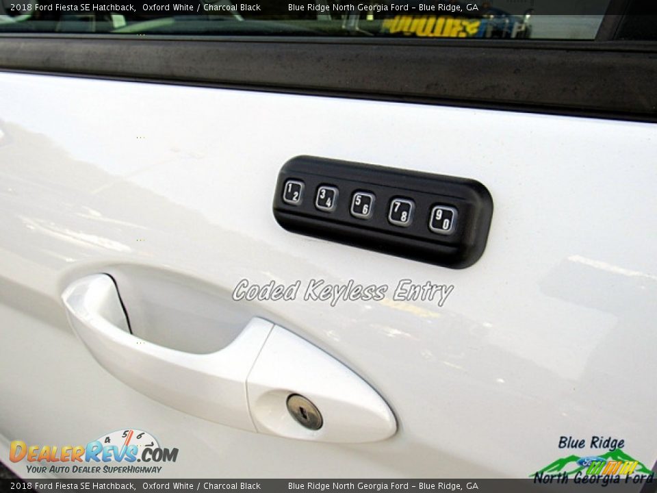 2018 Ford Fiesta SE Hatchback Oxford White / Charcoal Black Photo #25