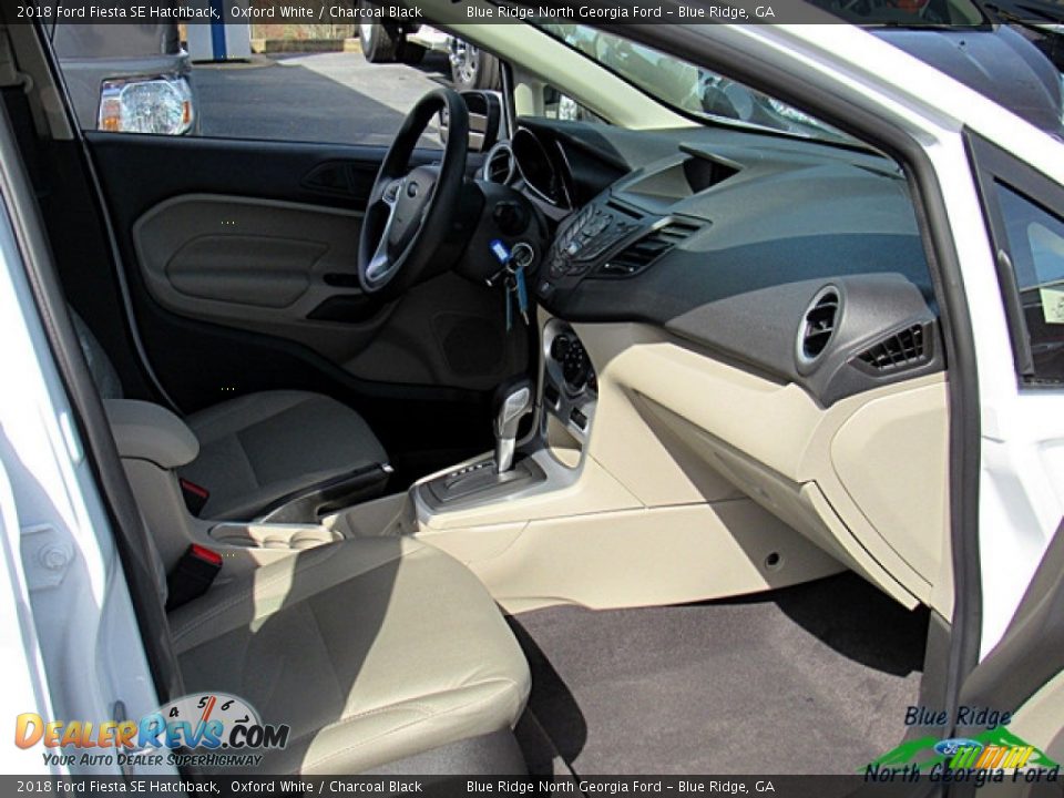 2018 Ford Fiesta SE Hatchback Oxford White / Charcoal Black Photo #29