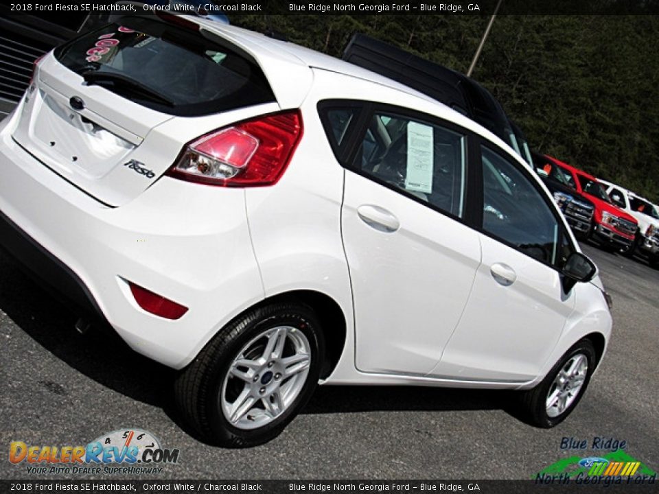 2018 Ford Fiesta SE Hatchback Oxford White / Charcoal Black Photo #32