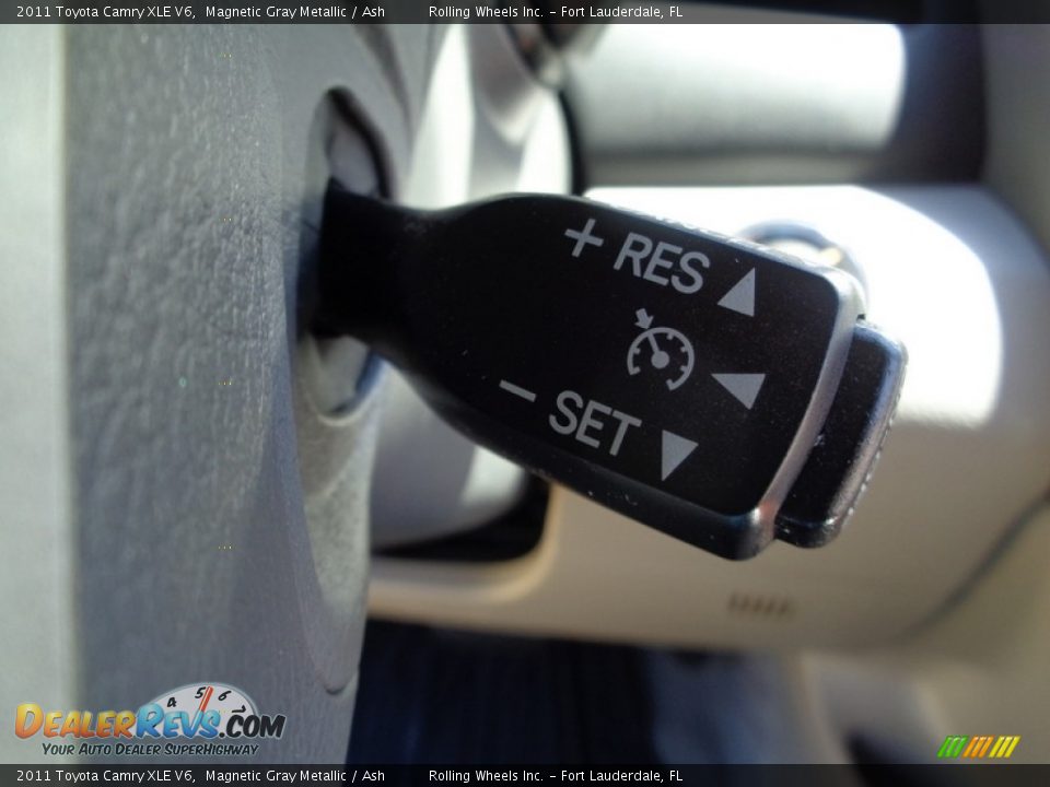 2011 Toyota Camry XLE V6 Magnetic Gray Metallic / Ash Photo #17